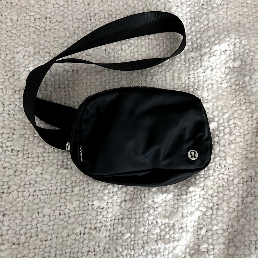 NEW LULULEMON EVERYWHERE BELT BAG 1L BLACK PERFECT CONDITION🖤
